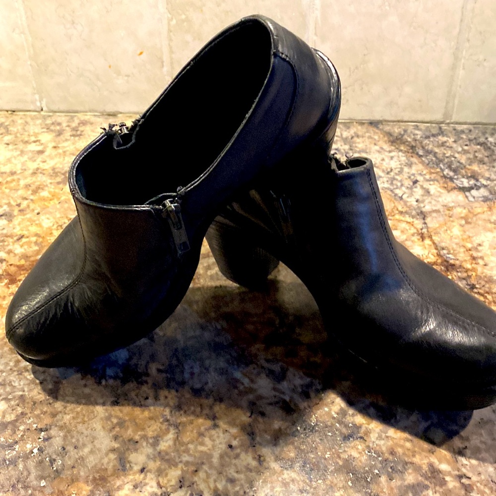 Born Ankle Boot / shoe 10 womens EU 42